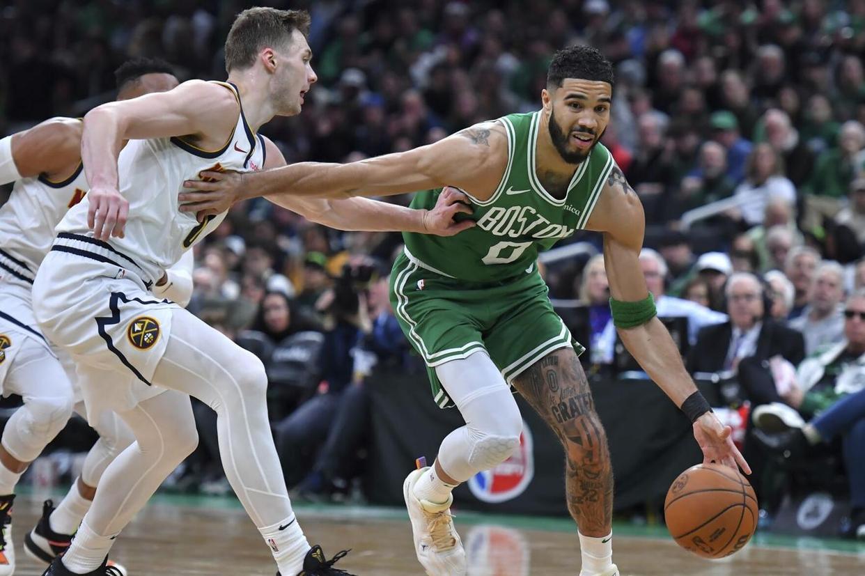 包含塔图姆回归赛场，逆转首场状态亮眼，法国队观众沸腾！的词条